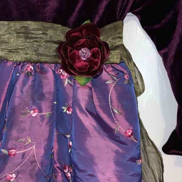 Plum purple dress with embroidered flowers - Picture 4 of 11